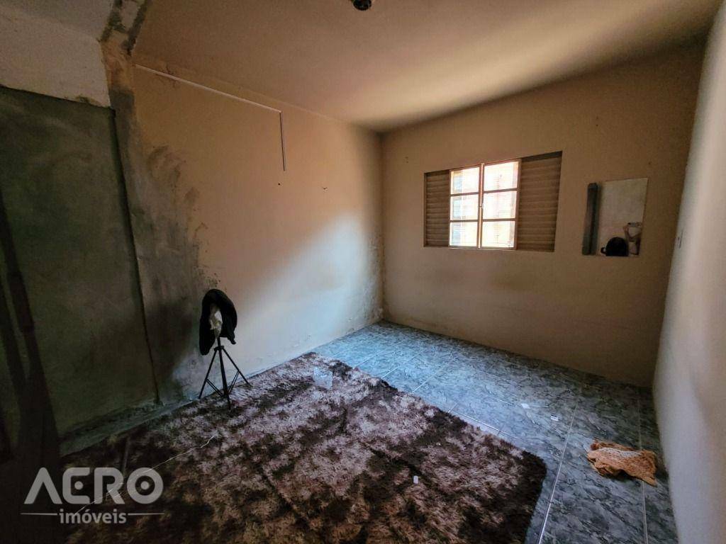 Casa à venda com 2 quartos, 60m² - Foto 3