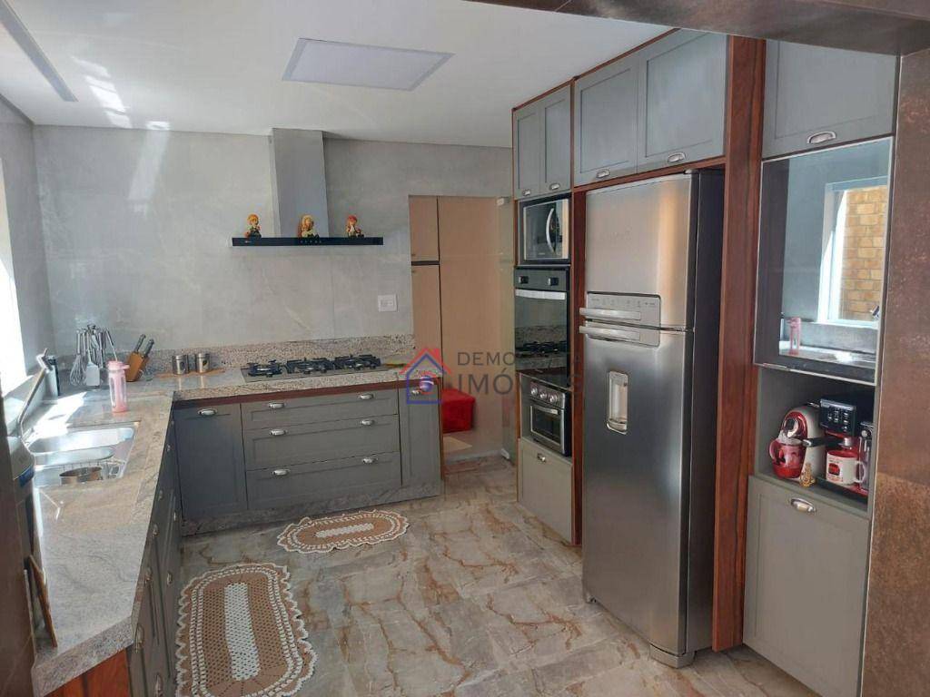 Sobrado à venda com 3 quartos, 221m² - Foto 1