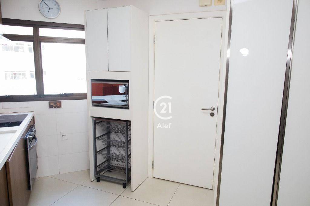 Apartamento à venda com 3 quartos, 154m² - Foto 13