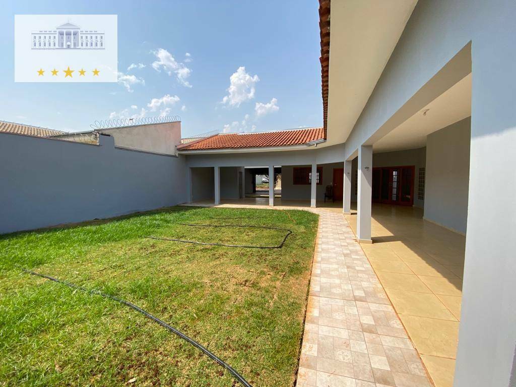 Casa à venda com 4 quartos, 408m² - Foto 1