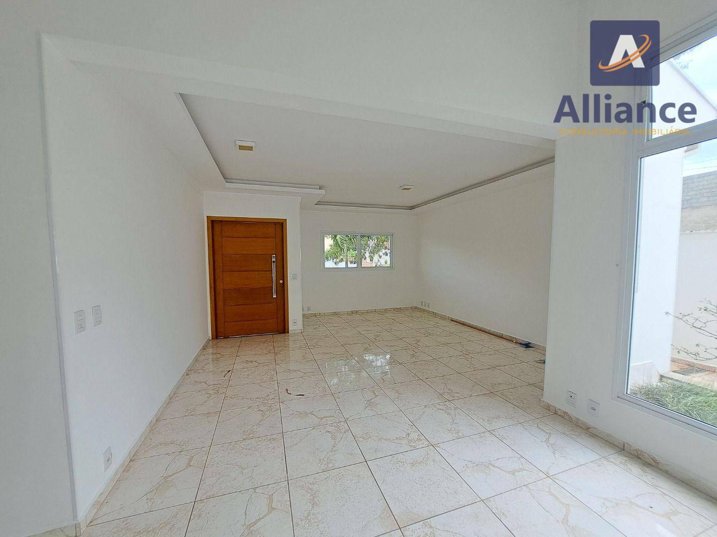 Casa de Condomínio para alugar com 3 quartos, 290m² - Foto 2