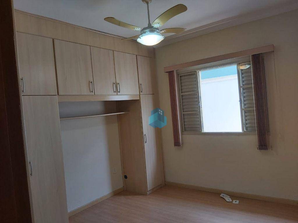 Casa à venda com 3 quartos, 250m² - Foto 11