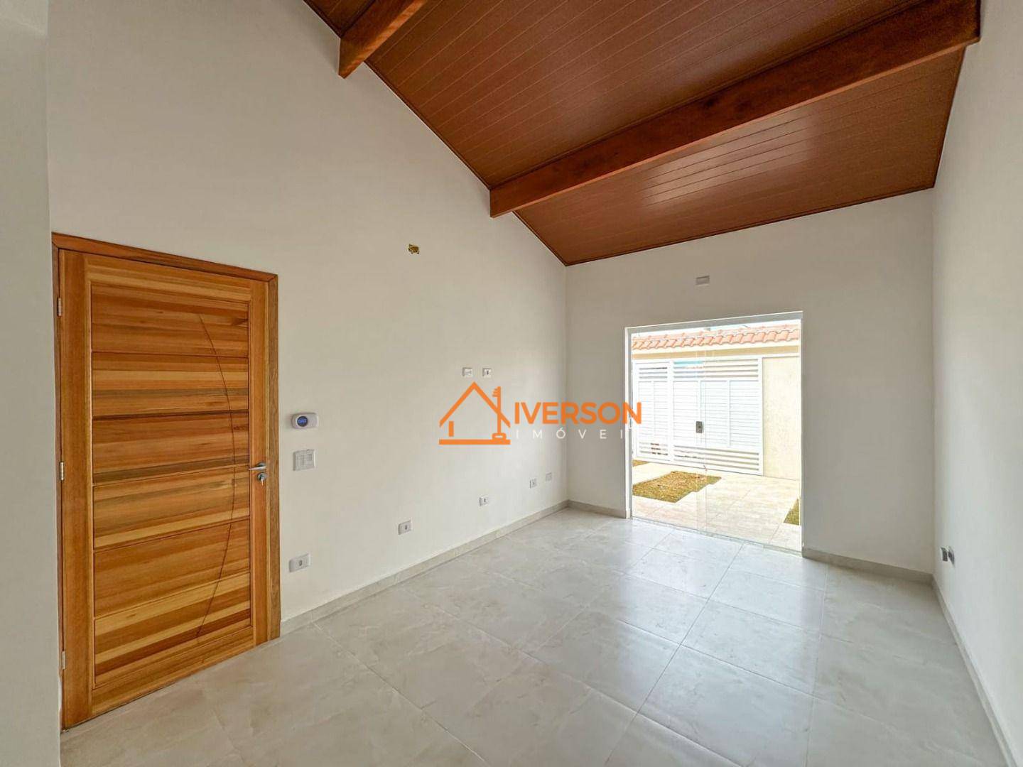 Casa à venda com 3 quartos, 90m² - Foto 2