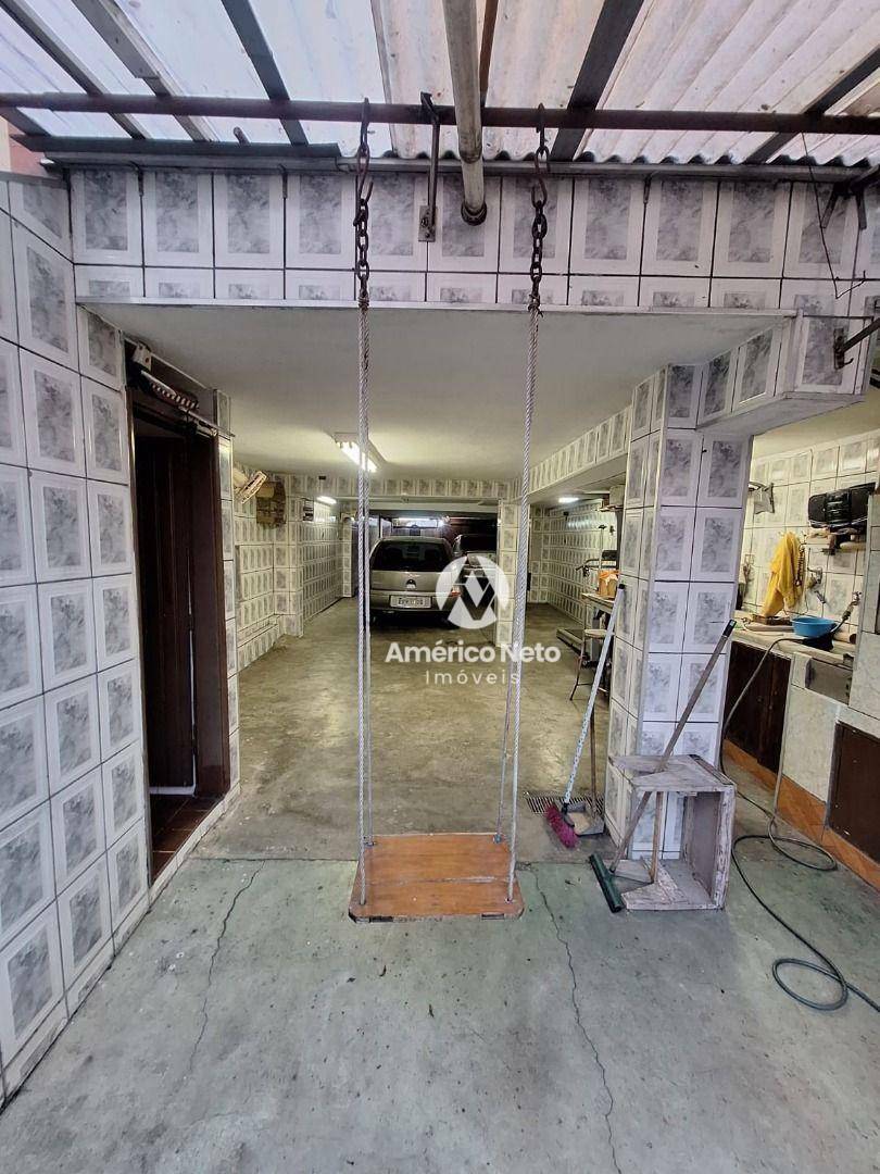 Casa à venda e aluguel com 3 quartos, 300m² - Foto 52