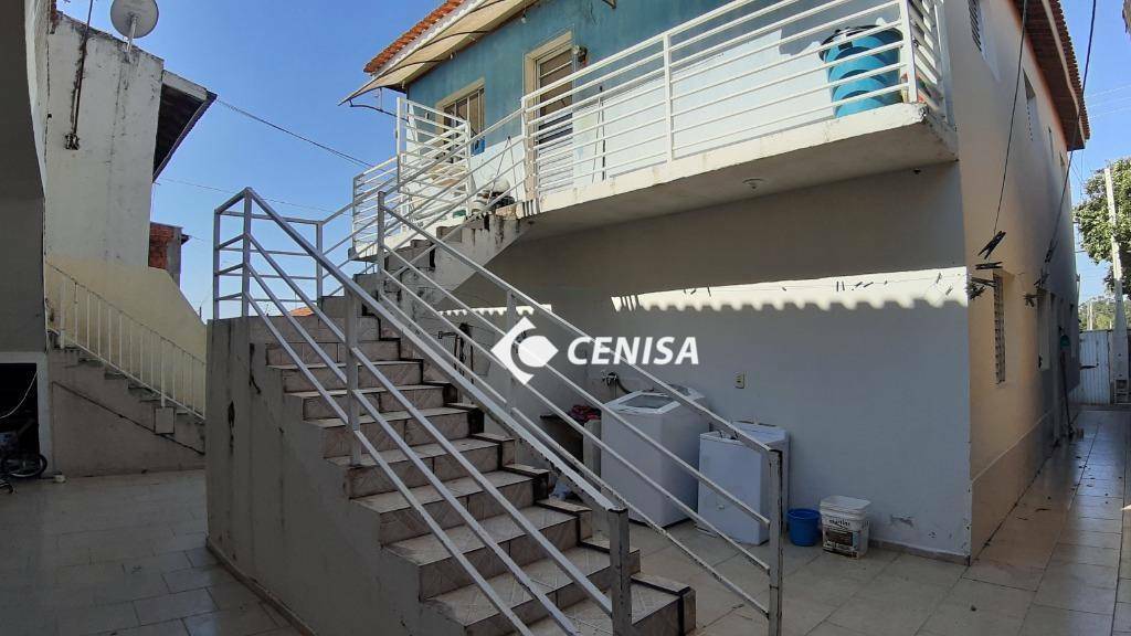 Casa à venda com 8 quartos, 402m² - Foto 4