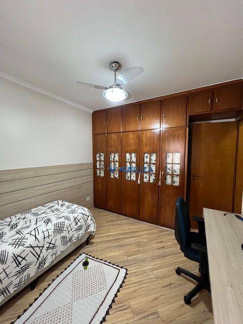 Apartamento à venda com 3 quartos, 162m² - Foto 17