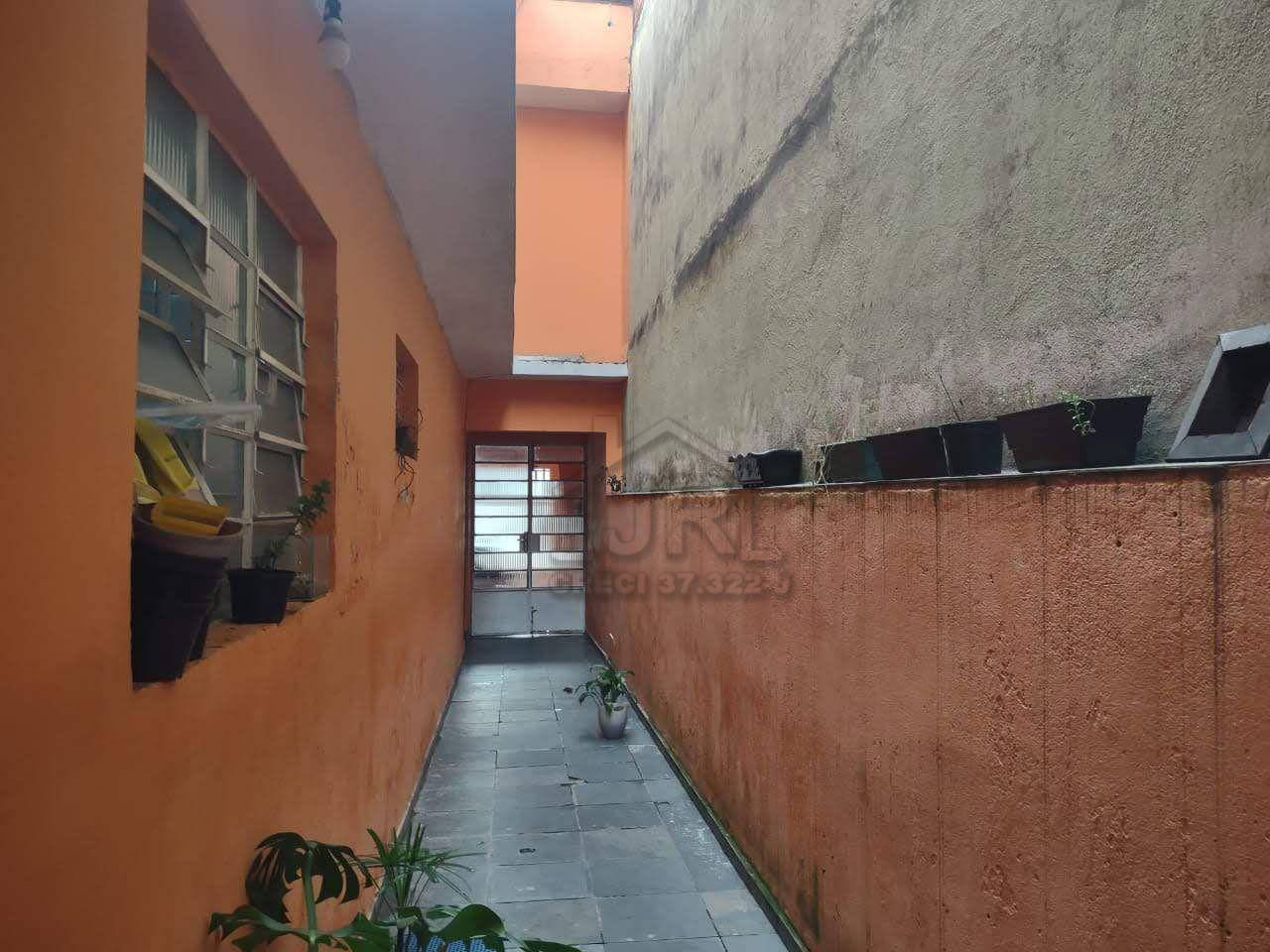 Sobrado à venda com 3 quartos, 249m² - Foto 1