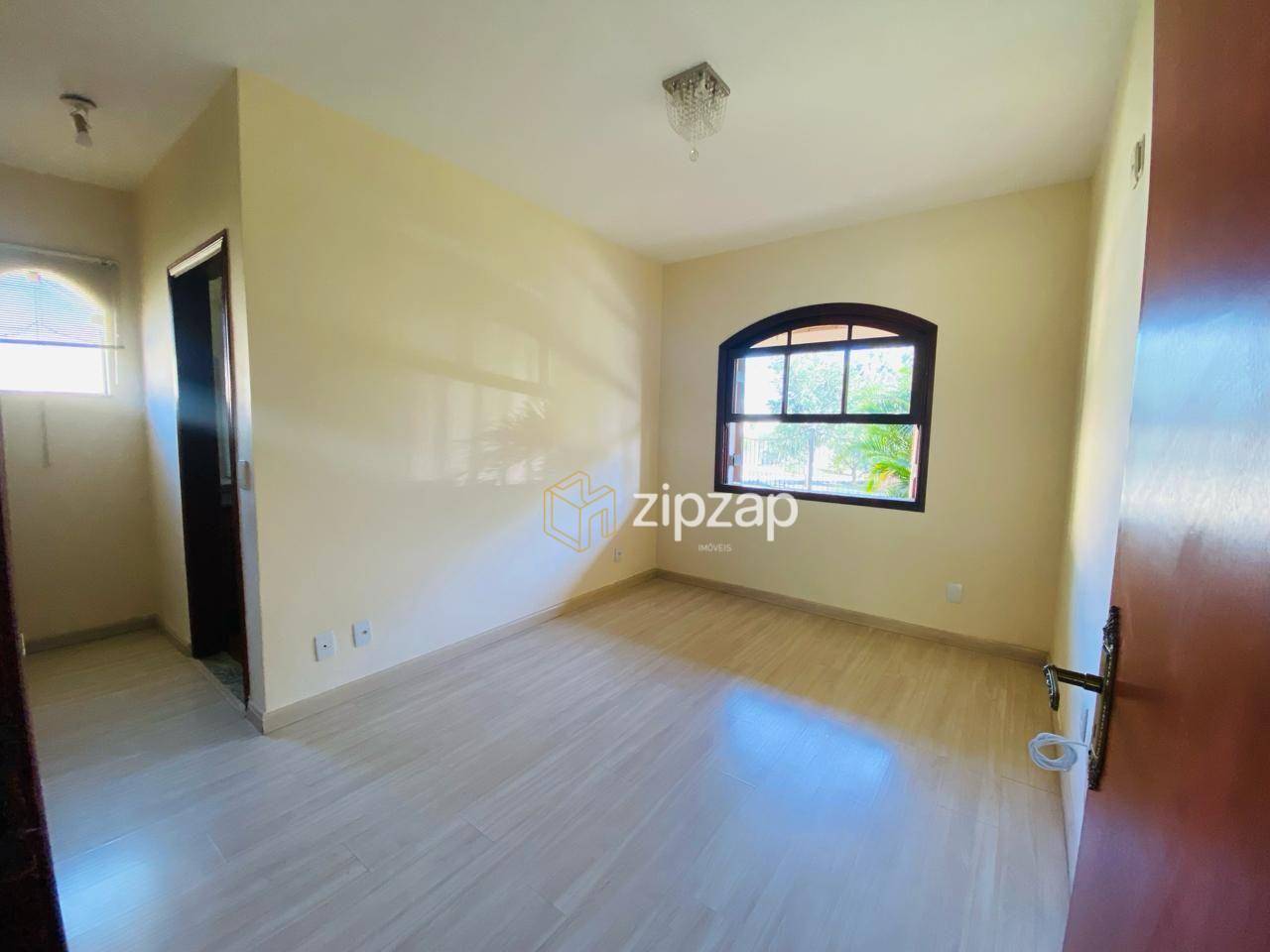 Casa à venda e aluguel com 3 quartos, 450m² - Foto 5