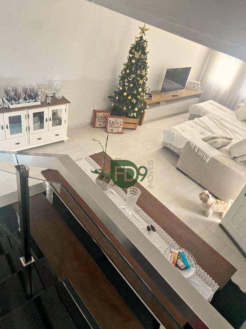 Casa à venda com 3 quartos, 140m² - Foto 1