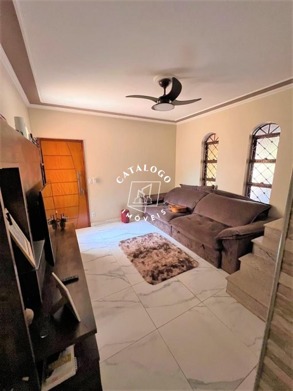 Casa à venda com 3 quartos, 130m² - Foto 2