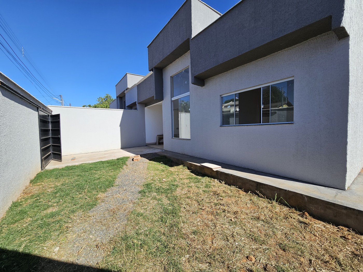 Casa à venda com 3 quartos, 233m² - Foto 1