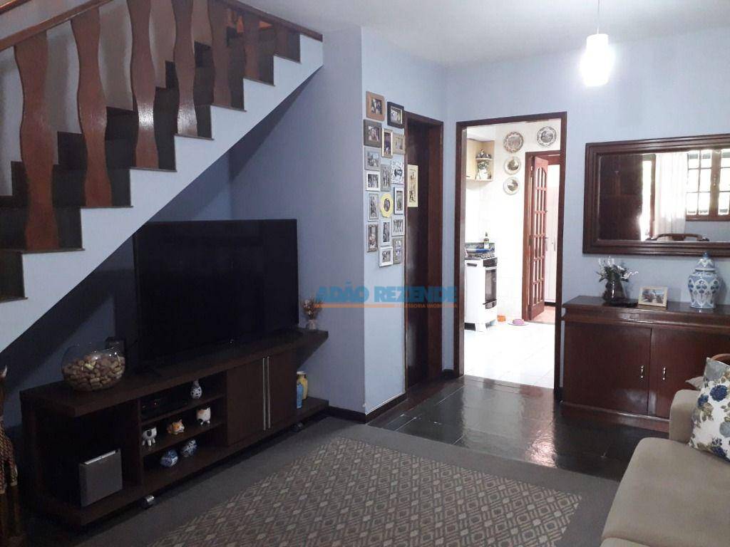 Casa à venda com 2 quartos, 89m² - Foto 1