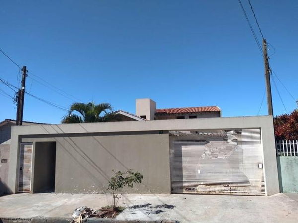 Casa à venda com 3 quartos, 220m² - Foto 1