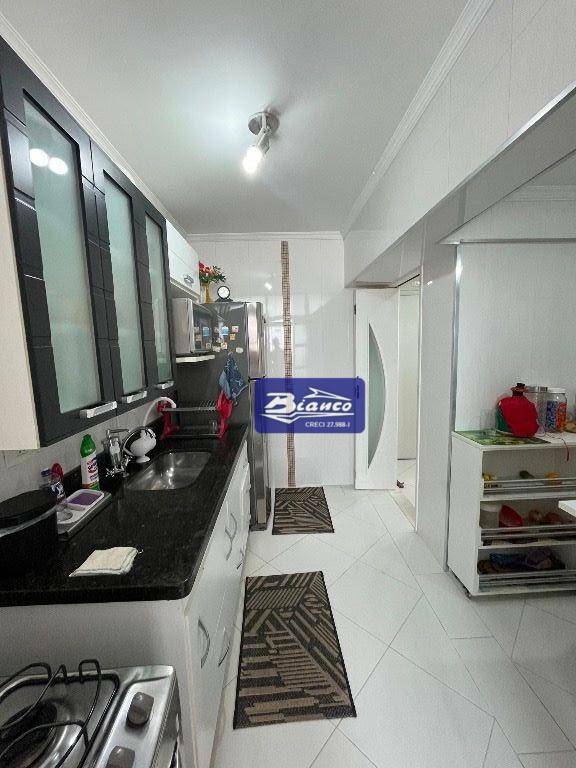 Apartamento à venda com 2 quartos, 70m² - Foto 11