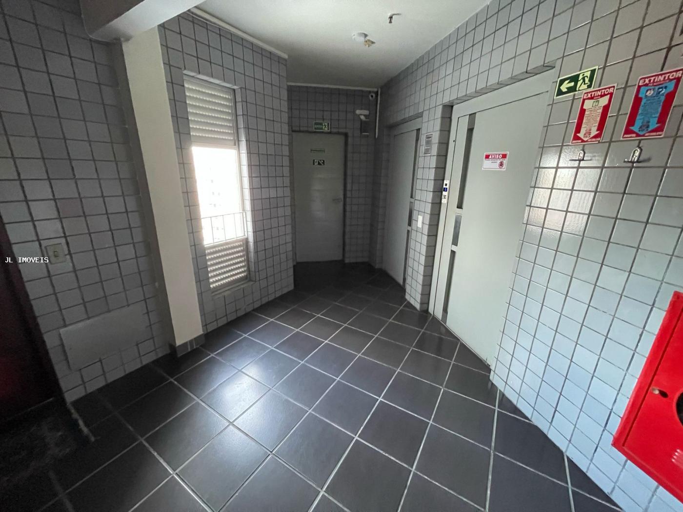 Apartamento para alugar com 3 quartos, 150m² - Foto 17