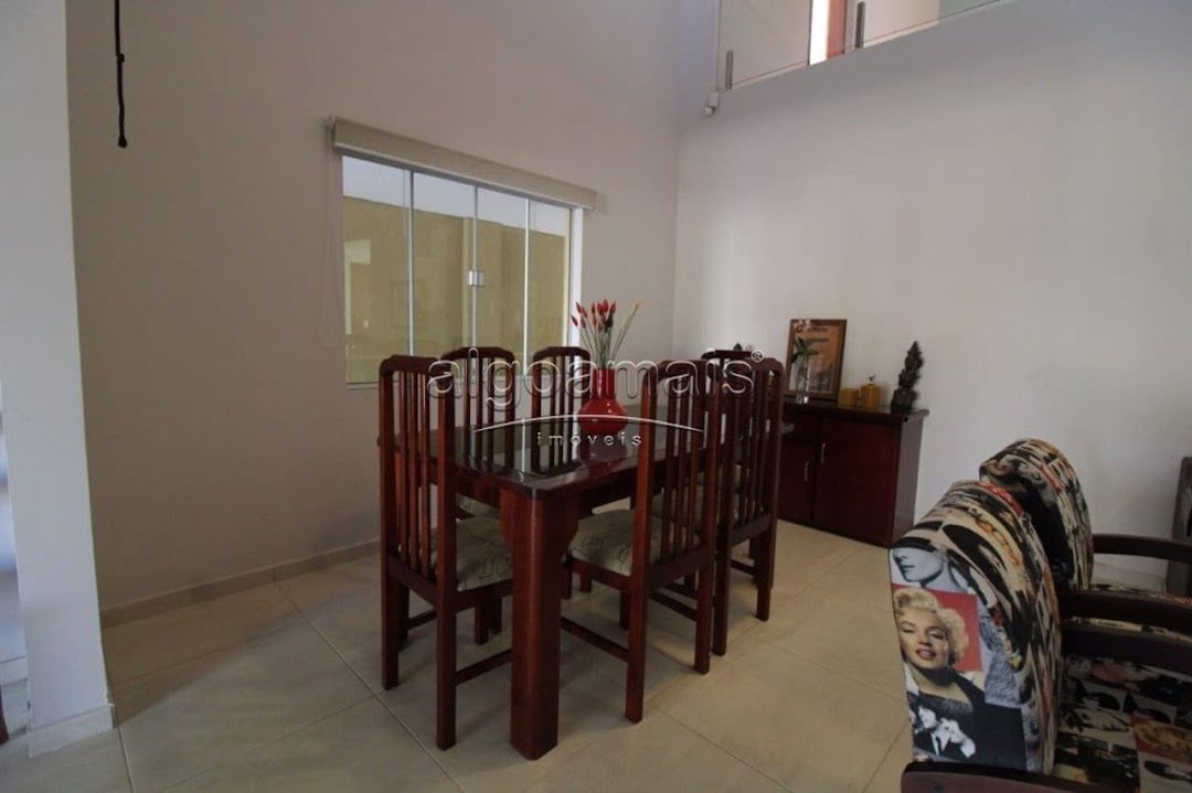 Casa à venda com 4 quartos, 250m² - Foto 3