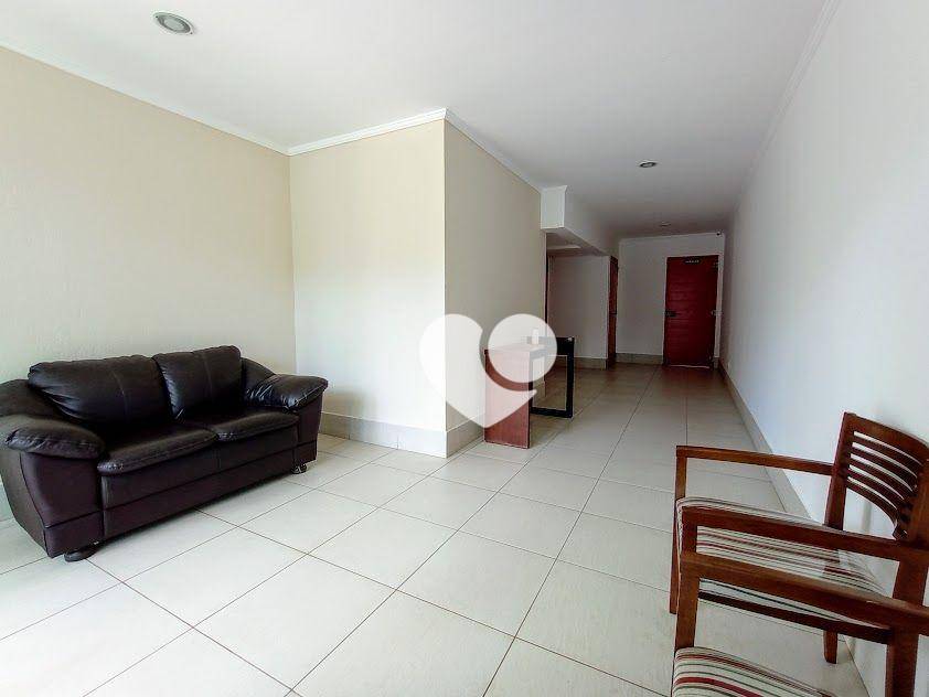 Apartamento para alugar com 3 quartos, 140m² - Foto 17