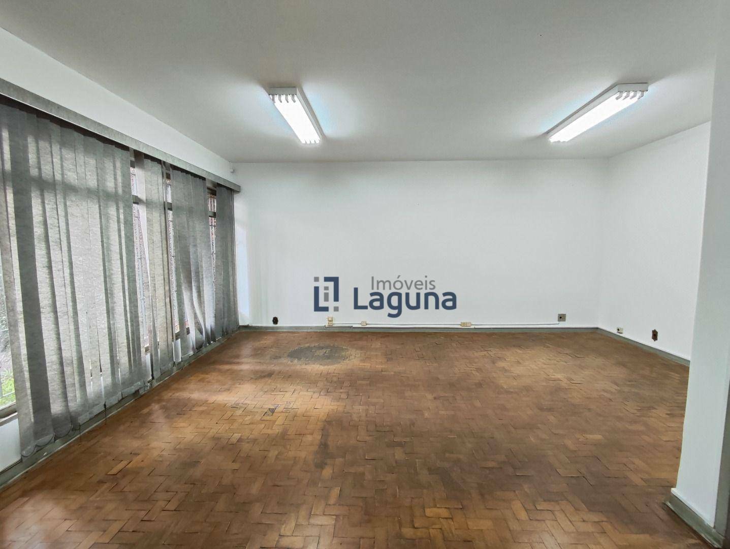 Casa para alugar com 3 quartos, 285m² - Foto 3