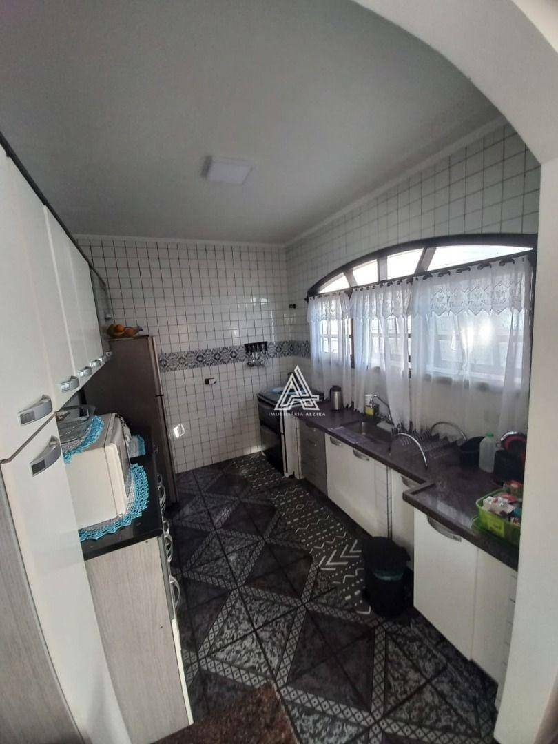 Casa à venda com 3 quartos, 326m² - Foto 14