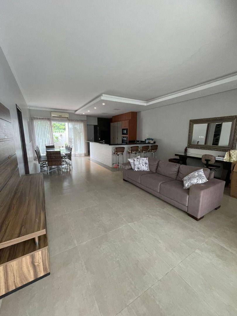 Casa para alugar com 2 quartos, 220m² - Foto 4