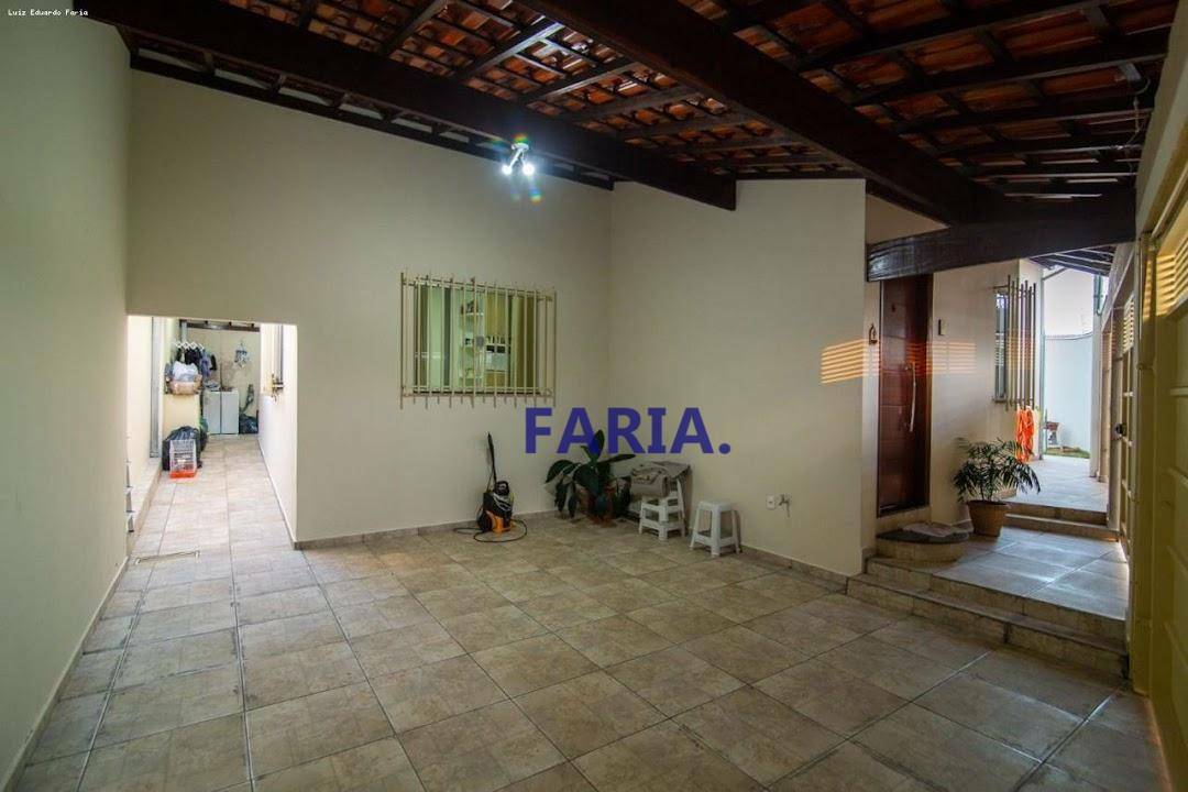 Casa à venda com 3 quartos, 180m² - Foto 3