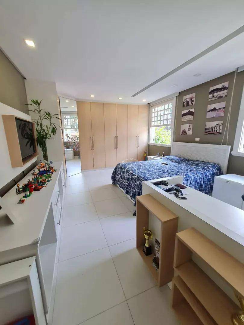 Casa de Condomínio à venda com 4 quartos, 550m² - Foto 18