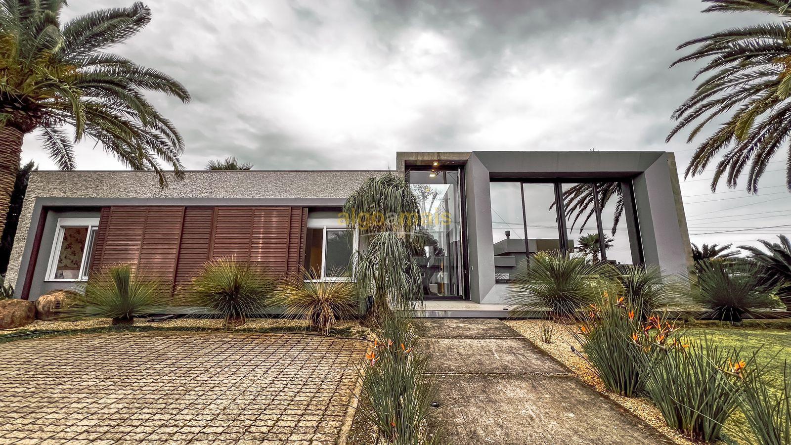 Casa de Condomínio à venda com 4 quartos, 219m² - Foto 1