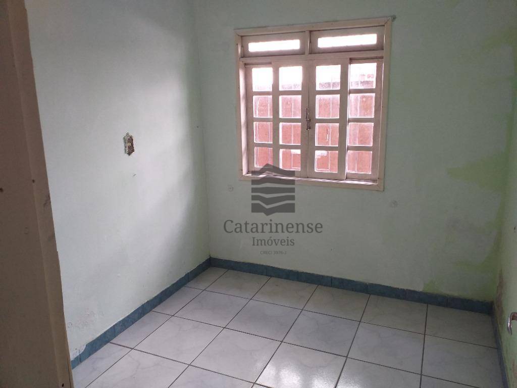 Casa à venda com 6 quartos, 162m² - Foto 5