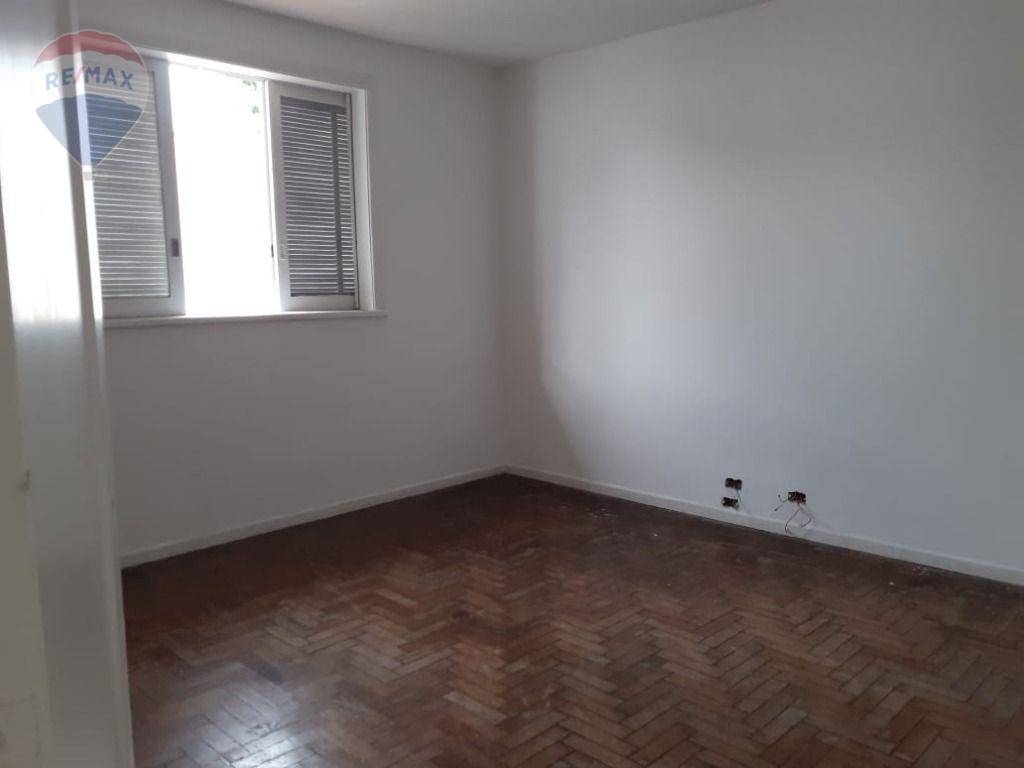 Casa para alugar com 4 quartos, 330m² - Foto 11