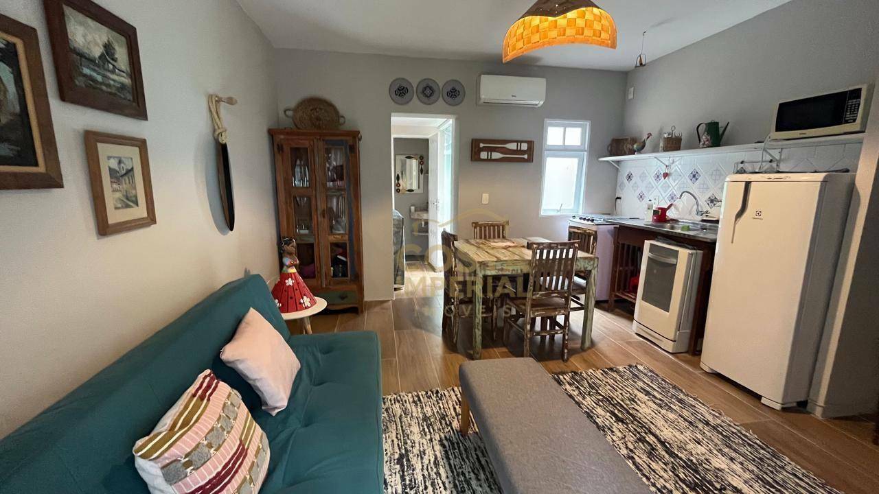 Casa à venda com 2 quartos, 70m² - Foto 2