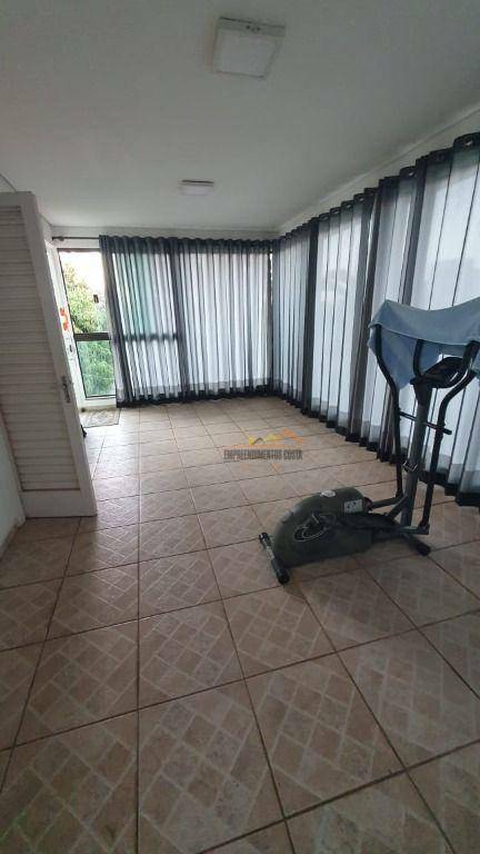 Casa à venda com 6 quartos, 250m² - Foto 25