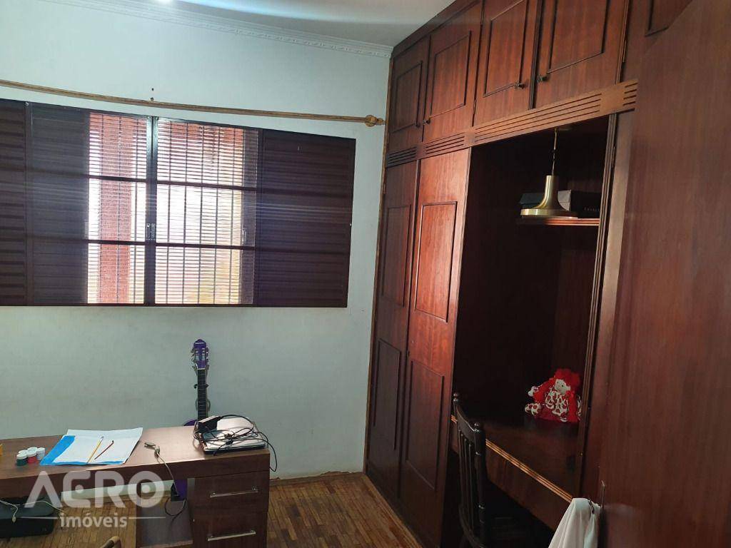 Casa à venda com 4 quartos, 342m² - Foto 25