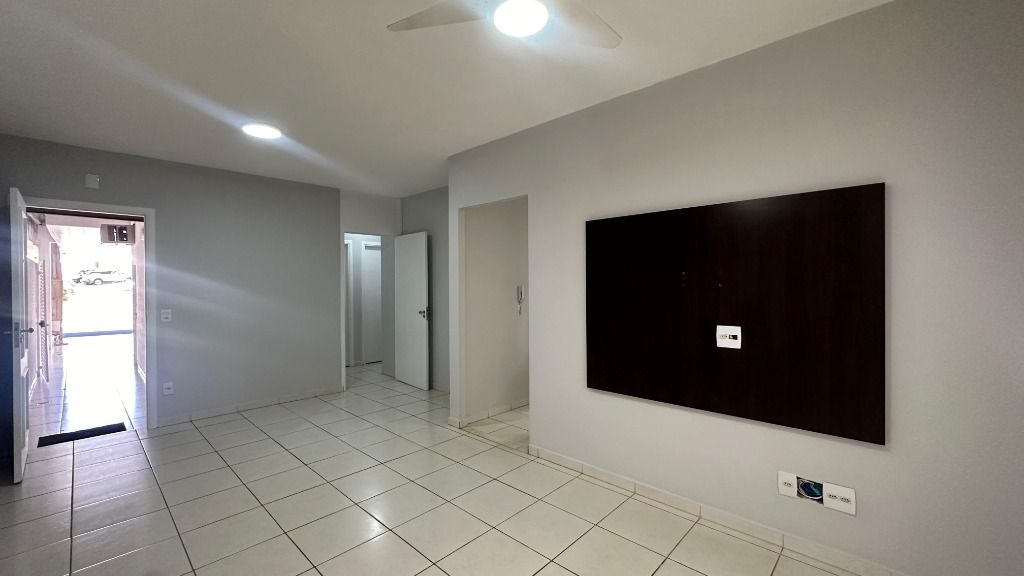 Casa de Condomínio à venda com 3 quartos, 135m² - Foto 2