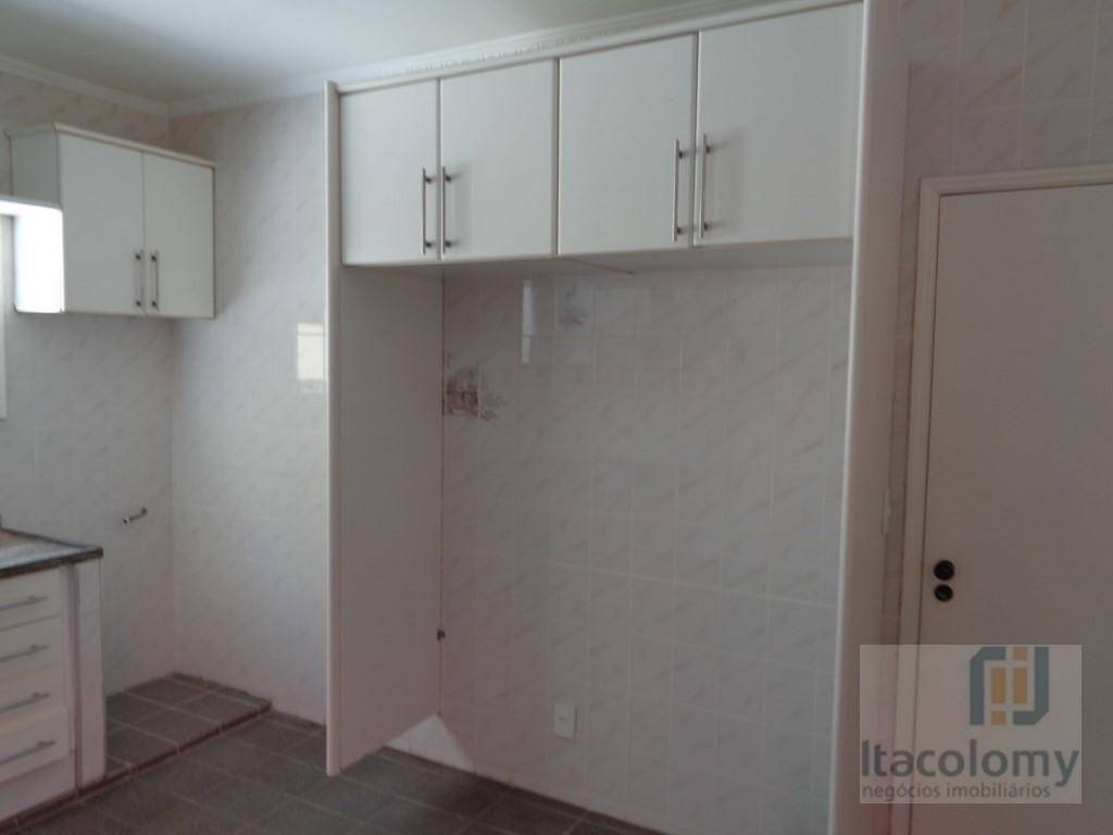 Casa de Condomínio para alugar com 4 quartos, 350m² - Foto 11