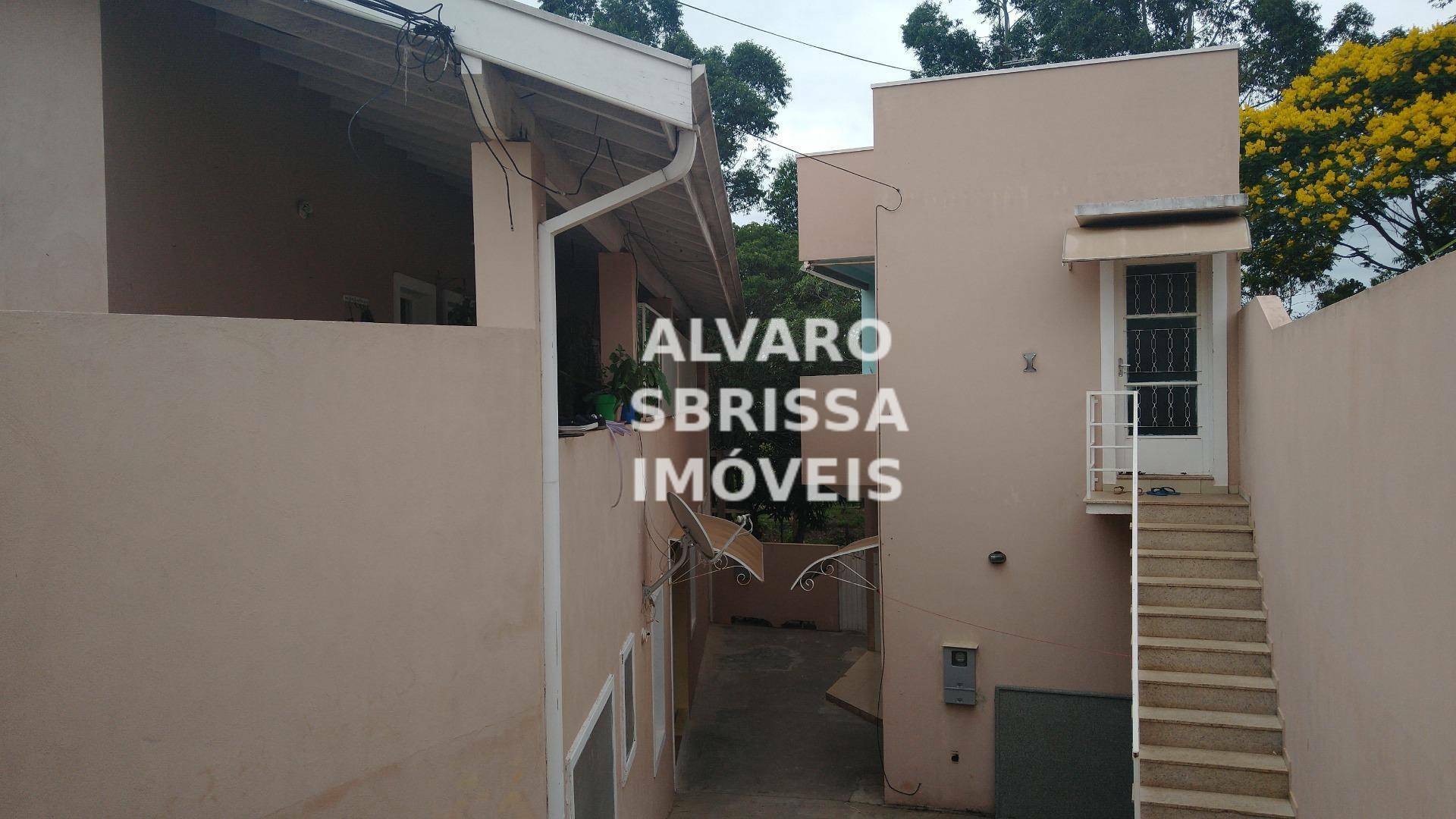 Casa à venda com 6 quartos, 240m² - Foto 3