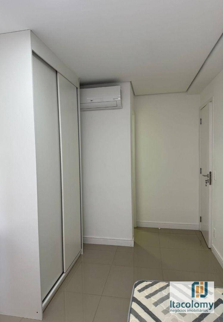 Apartamento para alugar com 3 quartos, 110m² - Foto 11