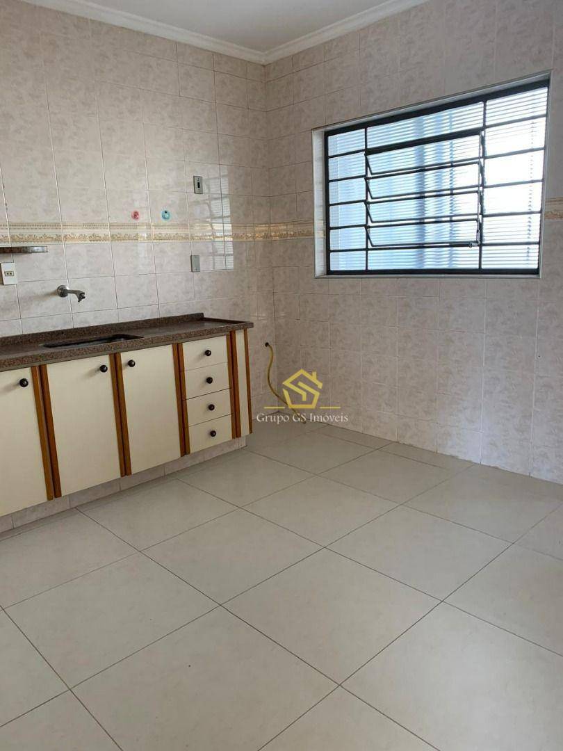 Casa para alugar com 2 quartos, 150m² - Foto 25
