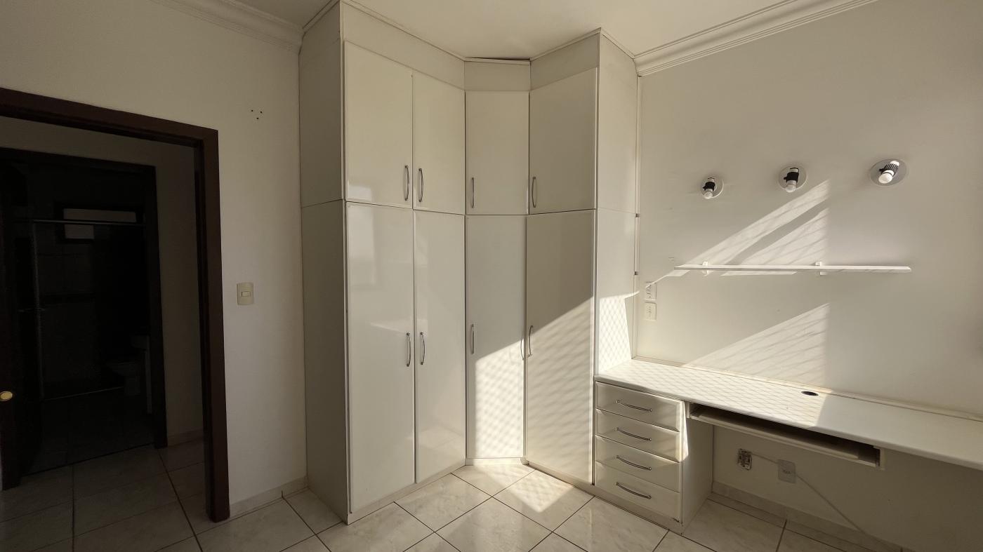 Apartamento à venda com 3 quartos, 143m² - Foto 20