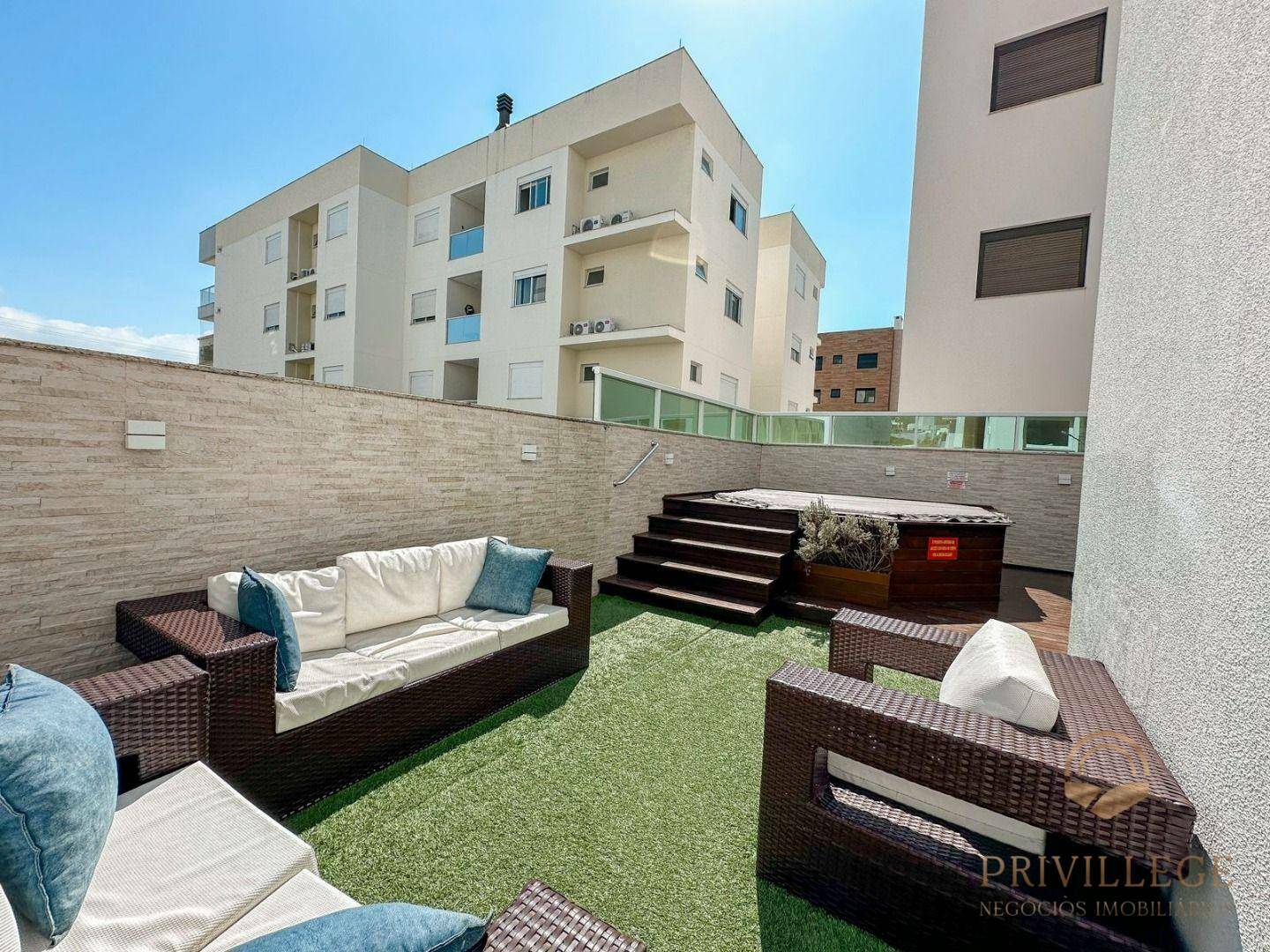 Apartamento à venda com 2 quartos, 140m² - Foto 1