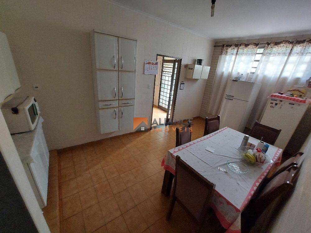 Casa à venda com 3 quartos, 108m² - Foto 14