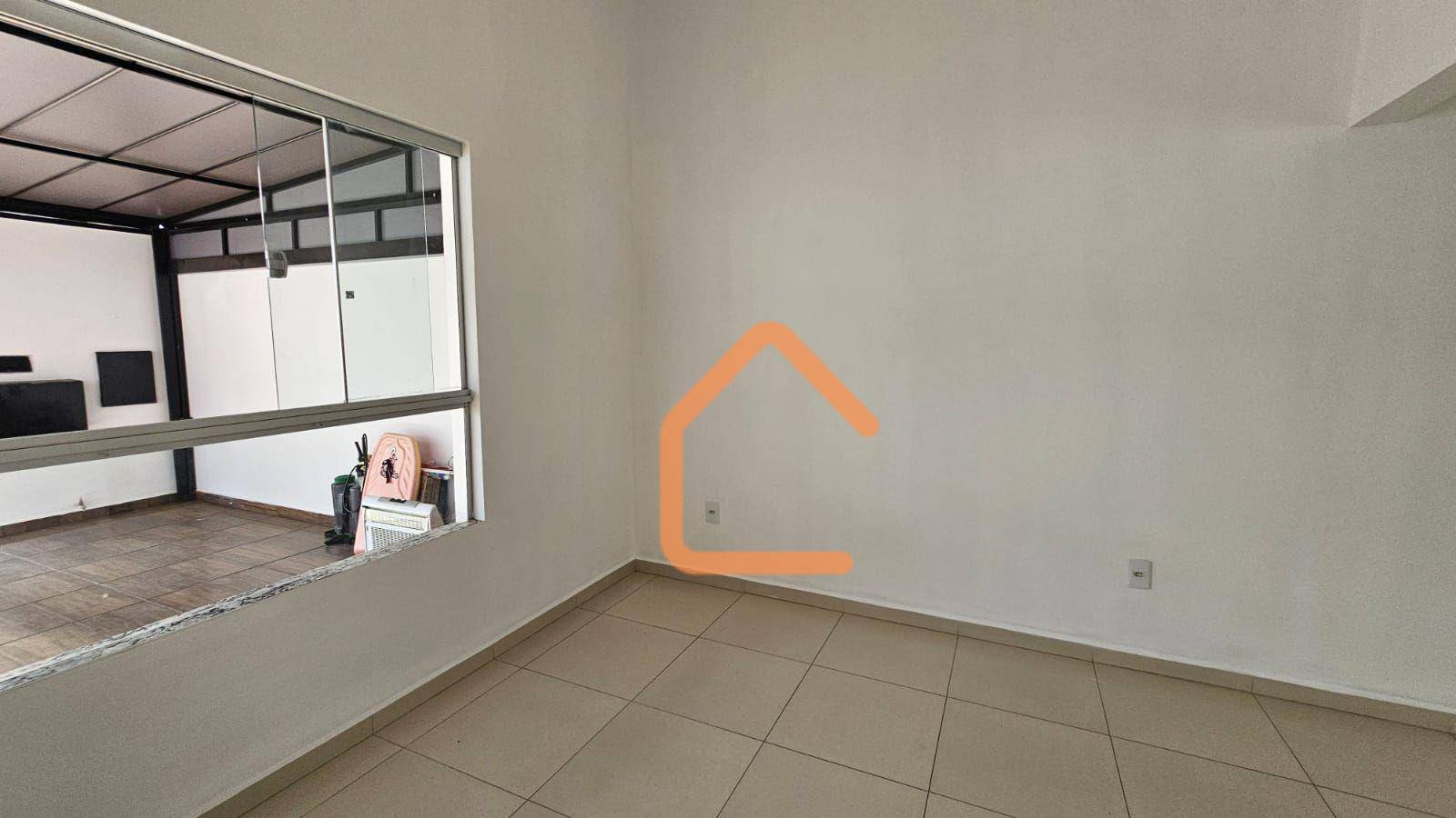 Casa à venda com 2 quartos, 60m² - Foto 3