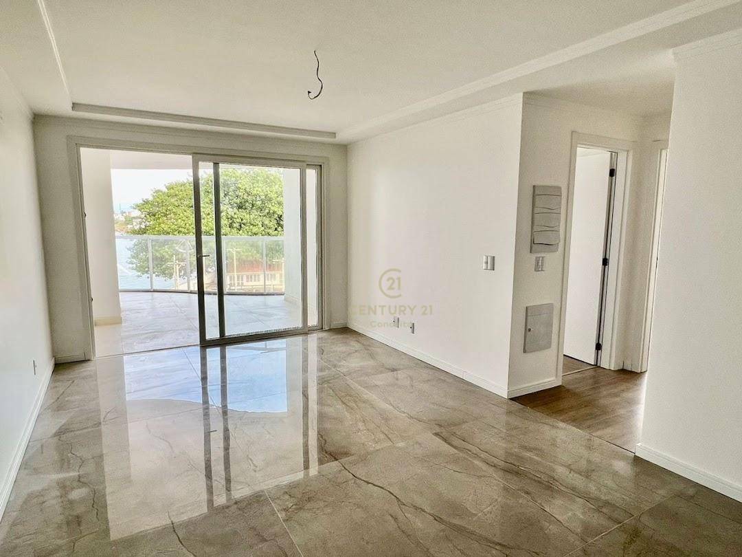 Apartamento à venda com 4 quartos, 221m² - Foto 1