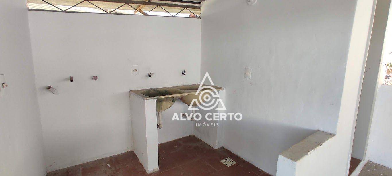 Casa para alugar com 2 quartos, 100m² - Foto 22