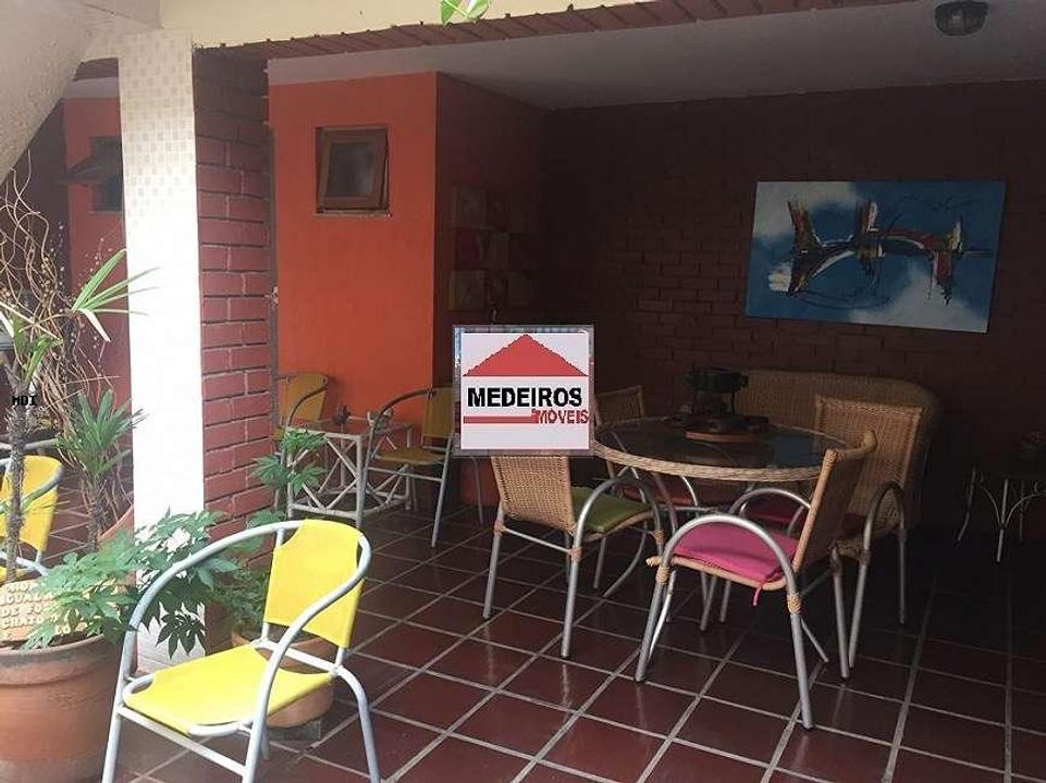 Casa à venda com 4 quartos, 200m² - Foto 15