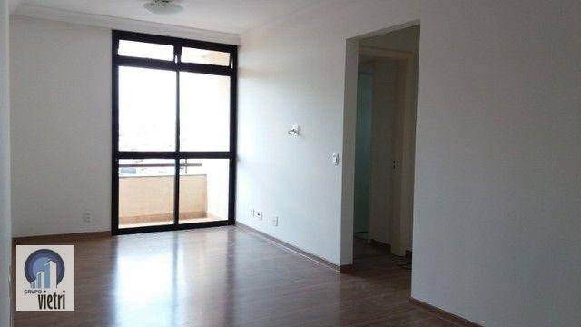 Apartamento à venda com 2 quartos, 64m² - Foto 2