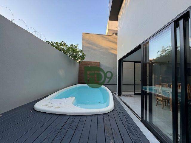 Casa de Condomínio à venda com 3 quartos, 250m² - Foto 3