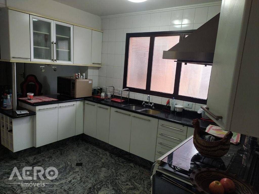 Apartamento à venda com 3 quartos, 240m² - Foto 22