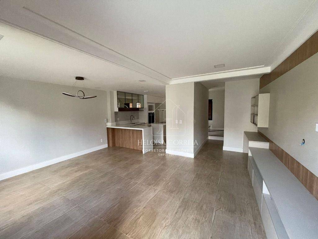 Casa à venda com 3 quartos, 115m² - Foto 1