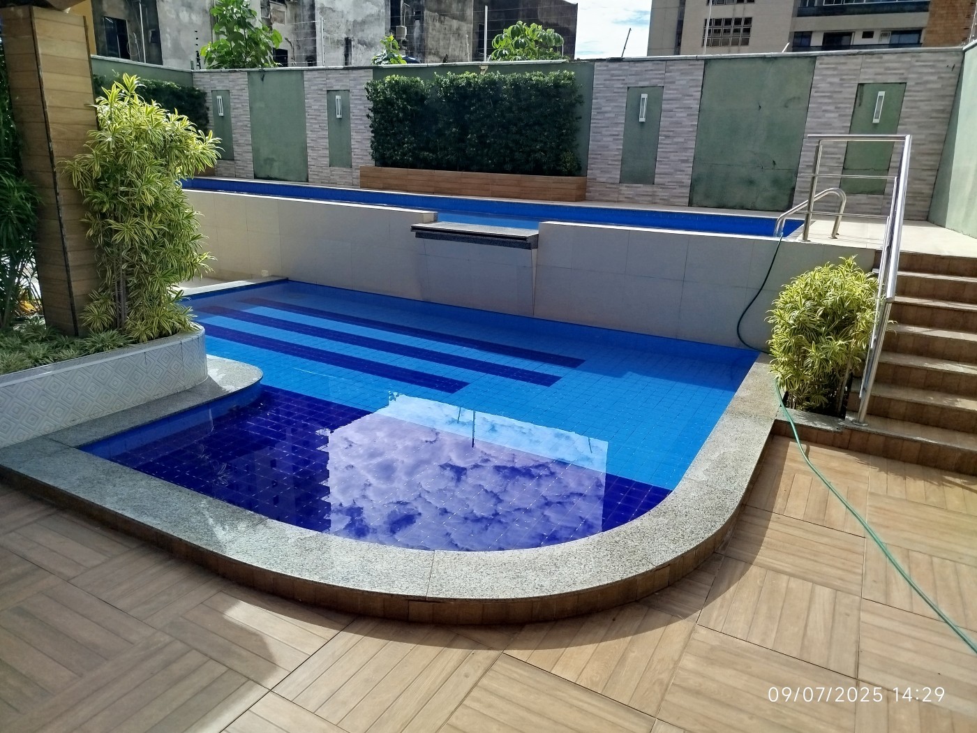 Apartamento para alugar com 3 quartos, 131m² - Foto 2