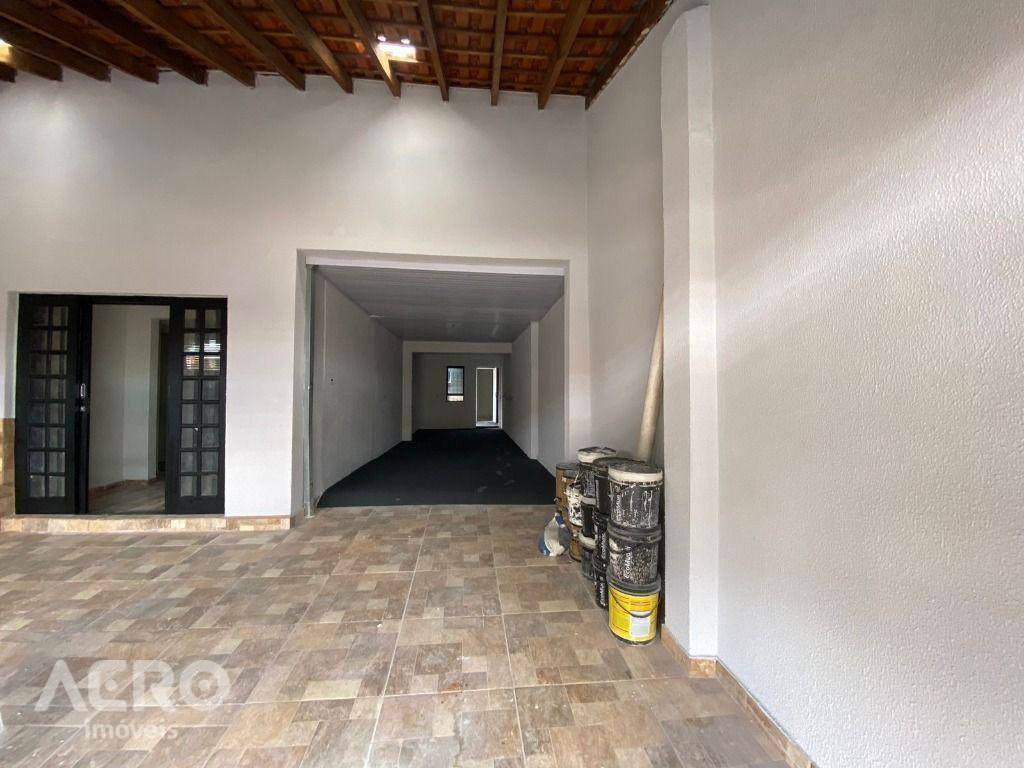 Casa à venda com 2 quartos, 181m² - Foto 1